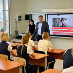 Владимир Влазнев провел урок «Разговоры о важном» в школе № 16 города Азова 