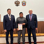 Вячеслав Василенко вручил поощрения донского парламента работникам агропромышленного комплекса трех районов 